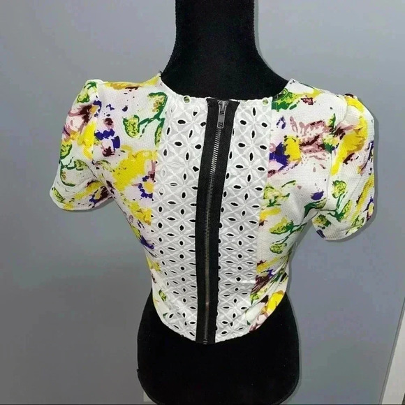 Miss Me Vibrant Energy Floral Crop  Top - Picture 5 of 6